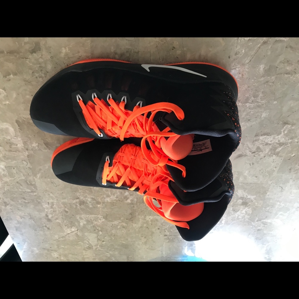 Nike-Black and orange men hyperdunk shoes size 14 only wore once indoors.